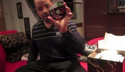 ¿Quieres ver un unboxing de GOW 3? Ice T te lo enseña todo.