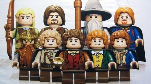 La Comunidad del Anillo + Ned Stark en LEGO El Señor De Los Anillos. Muy monos todos.