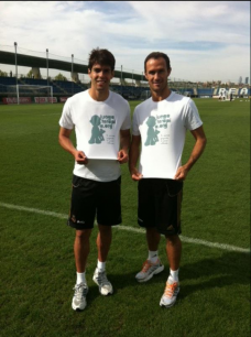Kaká y Carvalho apoyando Juegaterapia