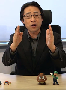 Satoru Iwata y Shigeru Miyamoto se hacen recortes a si mismos