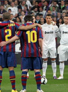 AKB simula el Barcelona VS. Real Madrid con FIFA 14 y PES 6