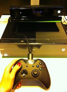 Nao con el mando de Xbox One